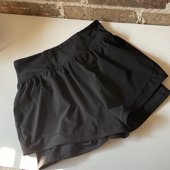 Spanx Get Moving Shorts - Picture 2 of 8